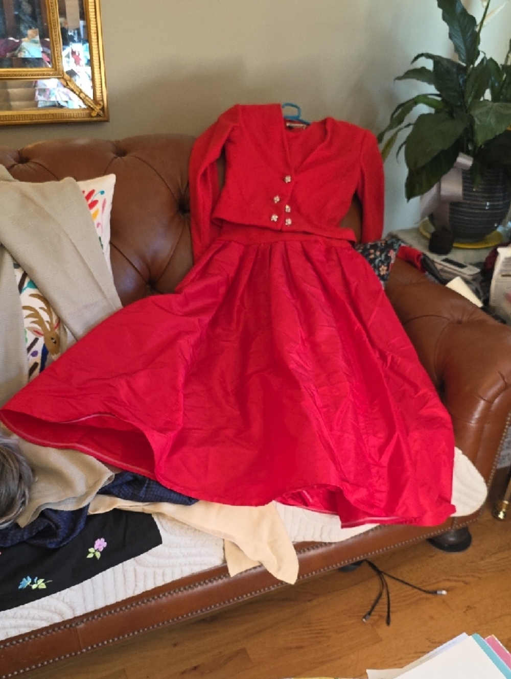 Beautiful Victor Kosta Special occasion dress from saks fifth avenue In size 4.